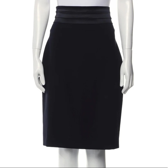 St. John Dresses & Skirts - St. John knee‎ length tuxedo pencil Skirt satin pleated waist in black workwear